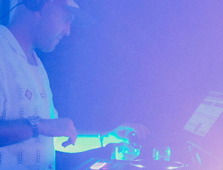 DJ XAM – konzentriert und detailverliebt am Pult