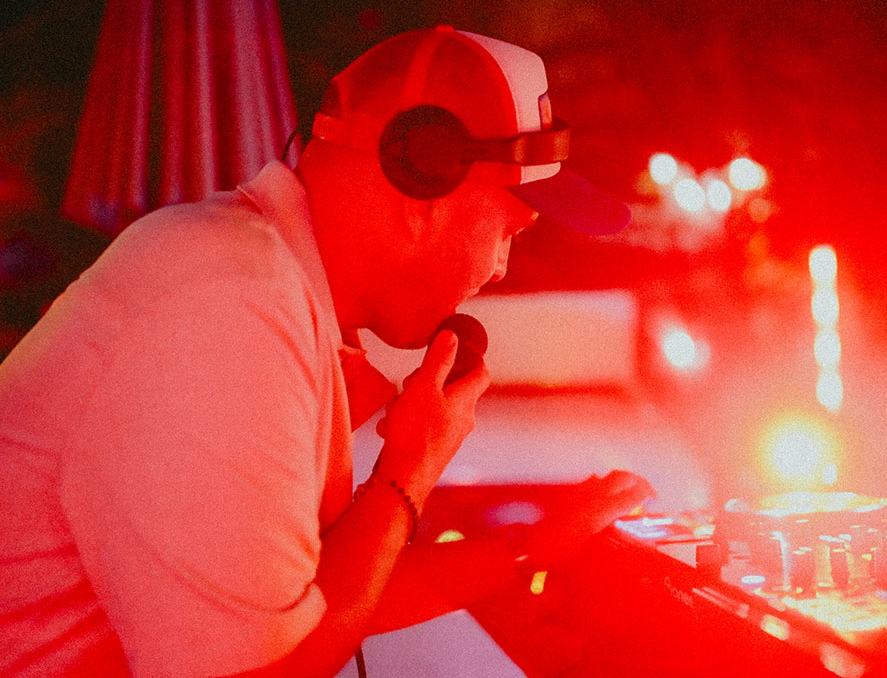 DJ XAM live am DJ-Pult – Emotion pur auf dem Event